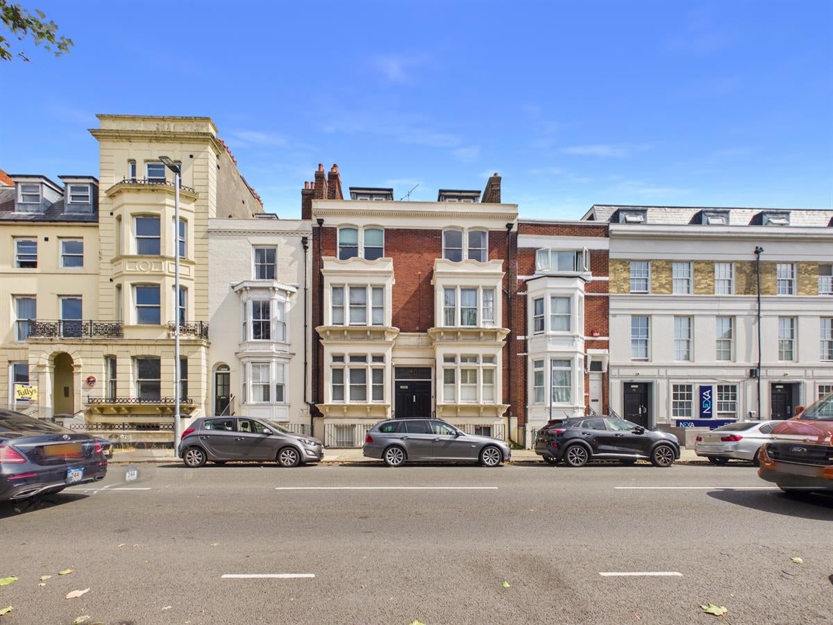 Flat Hampshire Terrace in Portsmouth