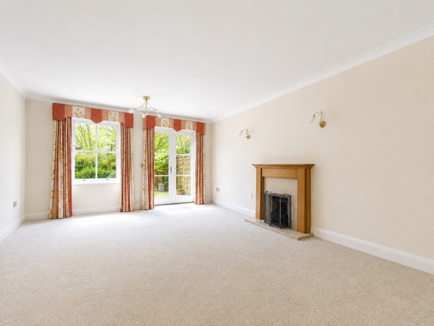 House Harefield Grove in Cheltenham