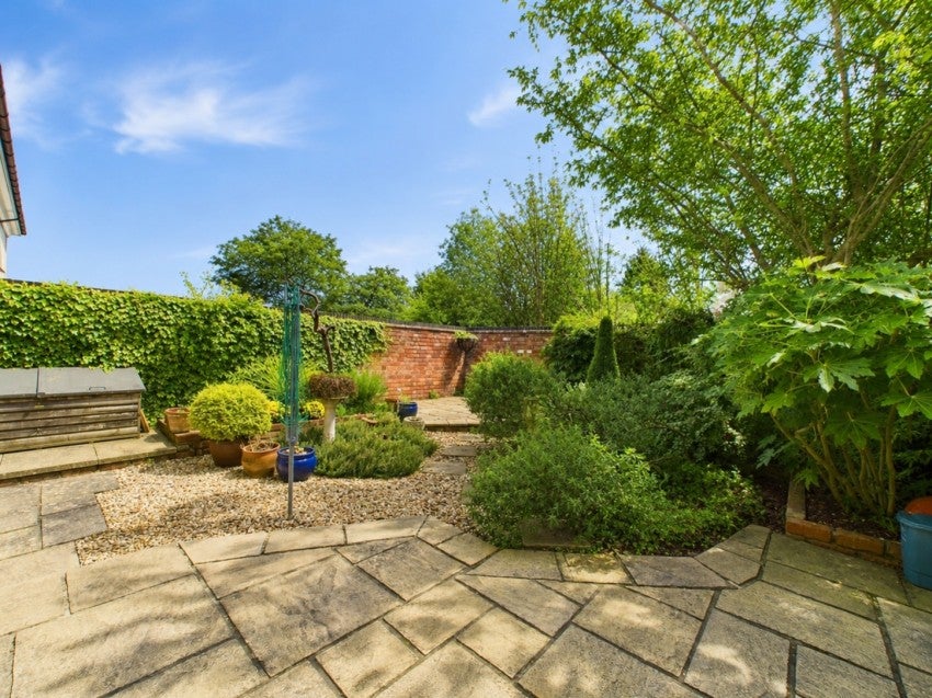 House Harefield Grove in Cheltenham