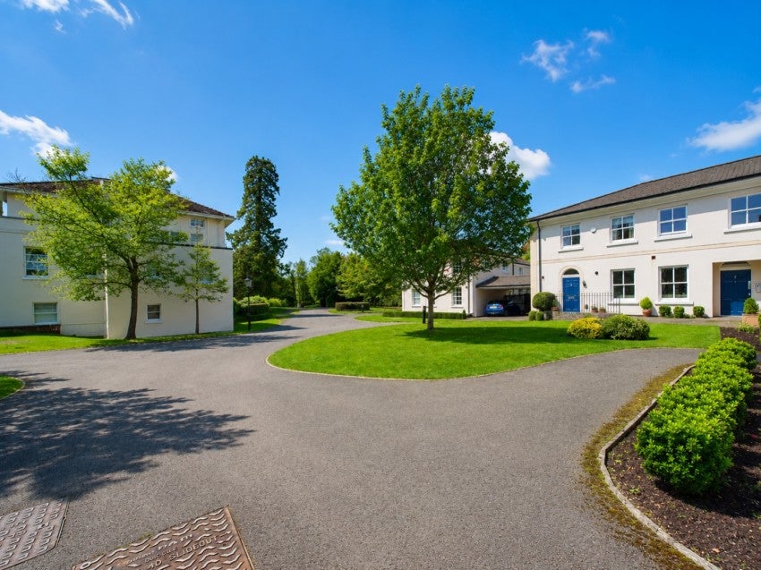 House Harefield Grove in Cheltenham