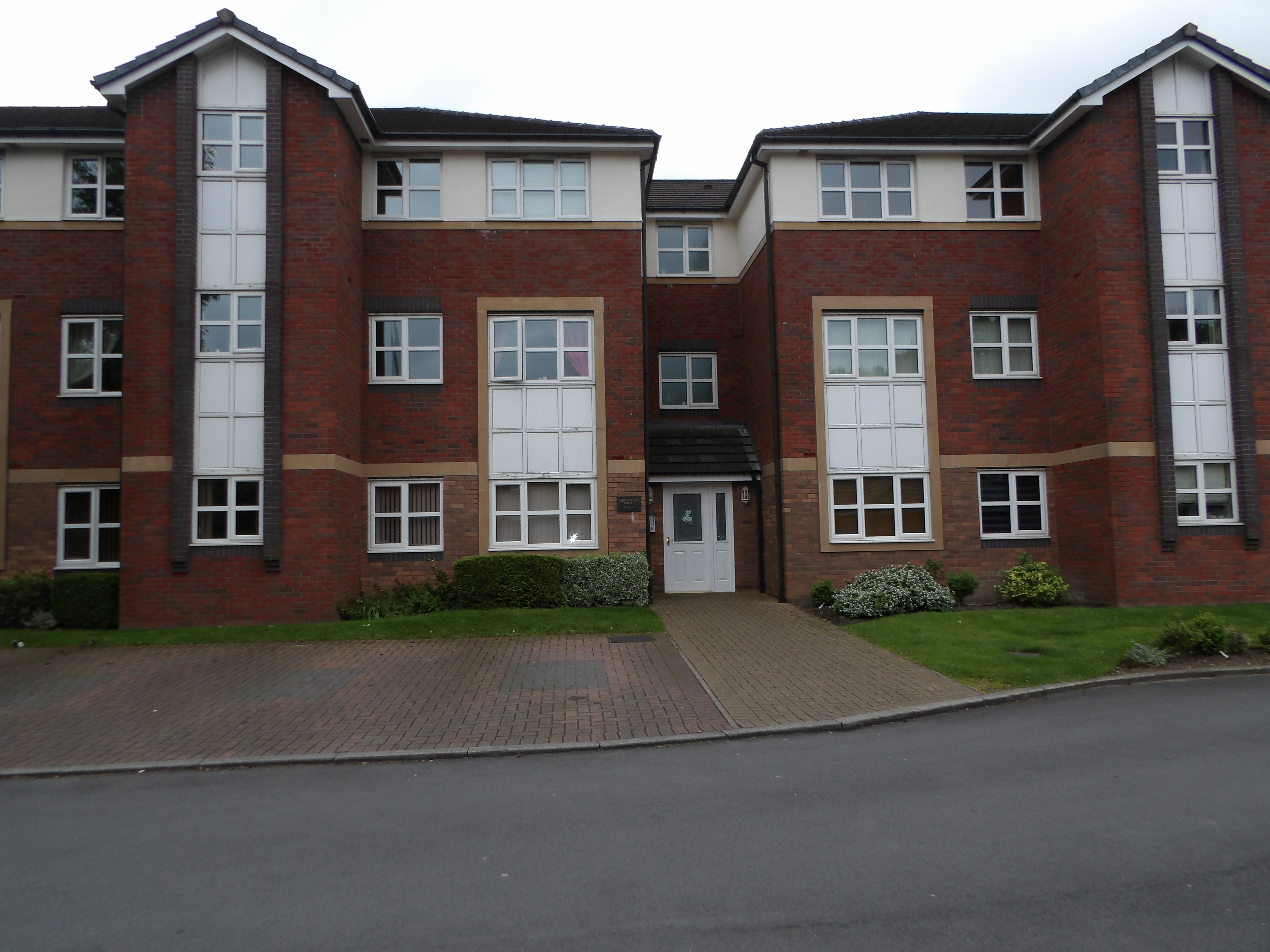 Flat Kingfisher Court in Preston