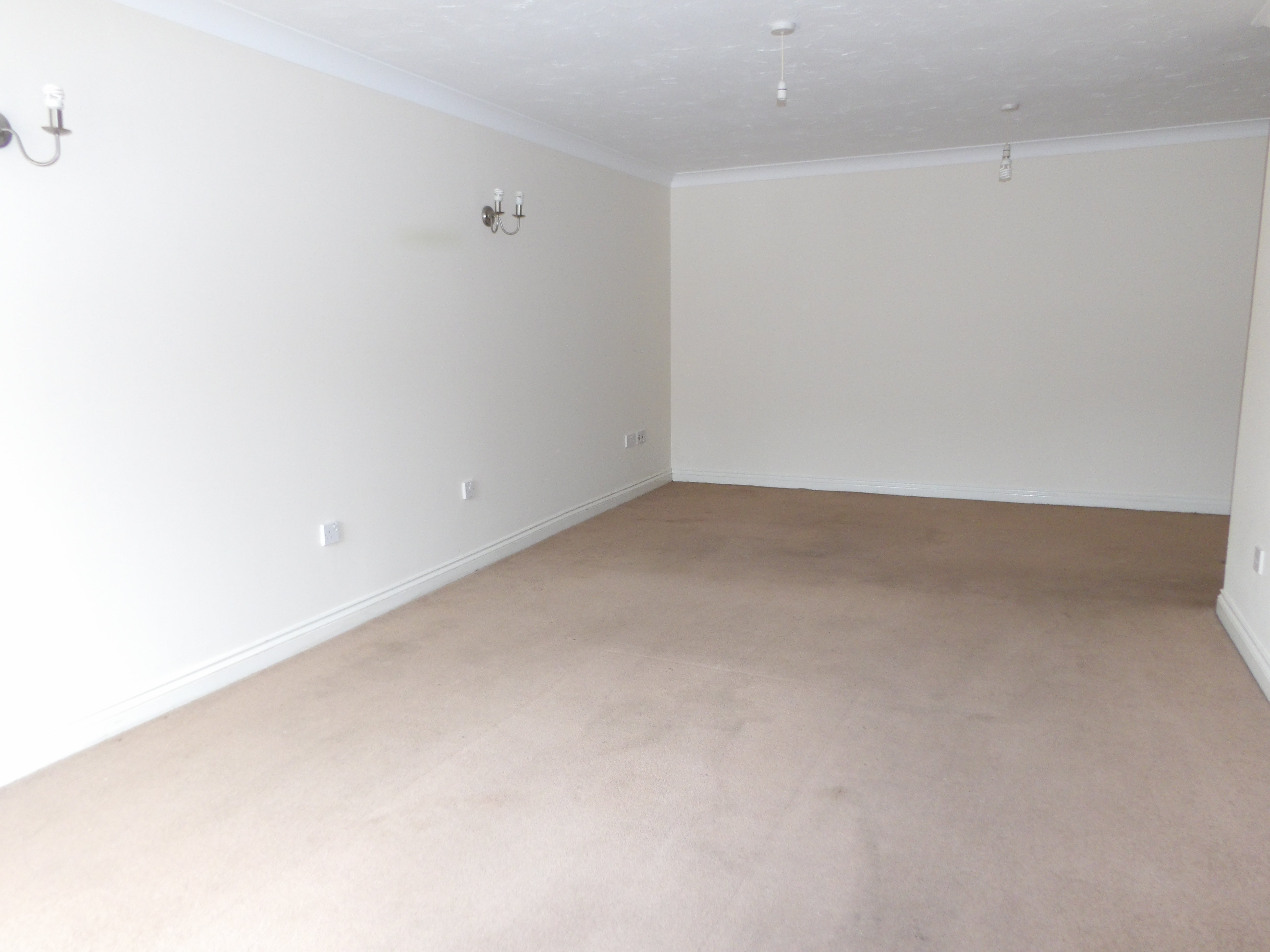 Flat Kingfisher Court in Preston