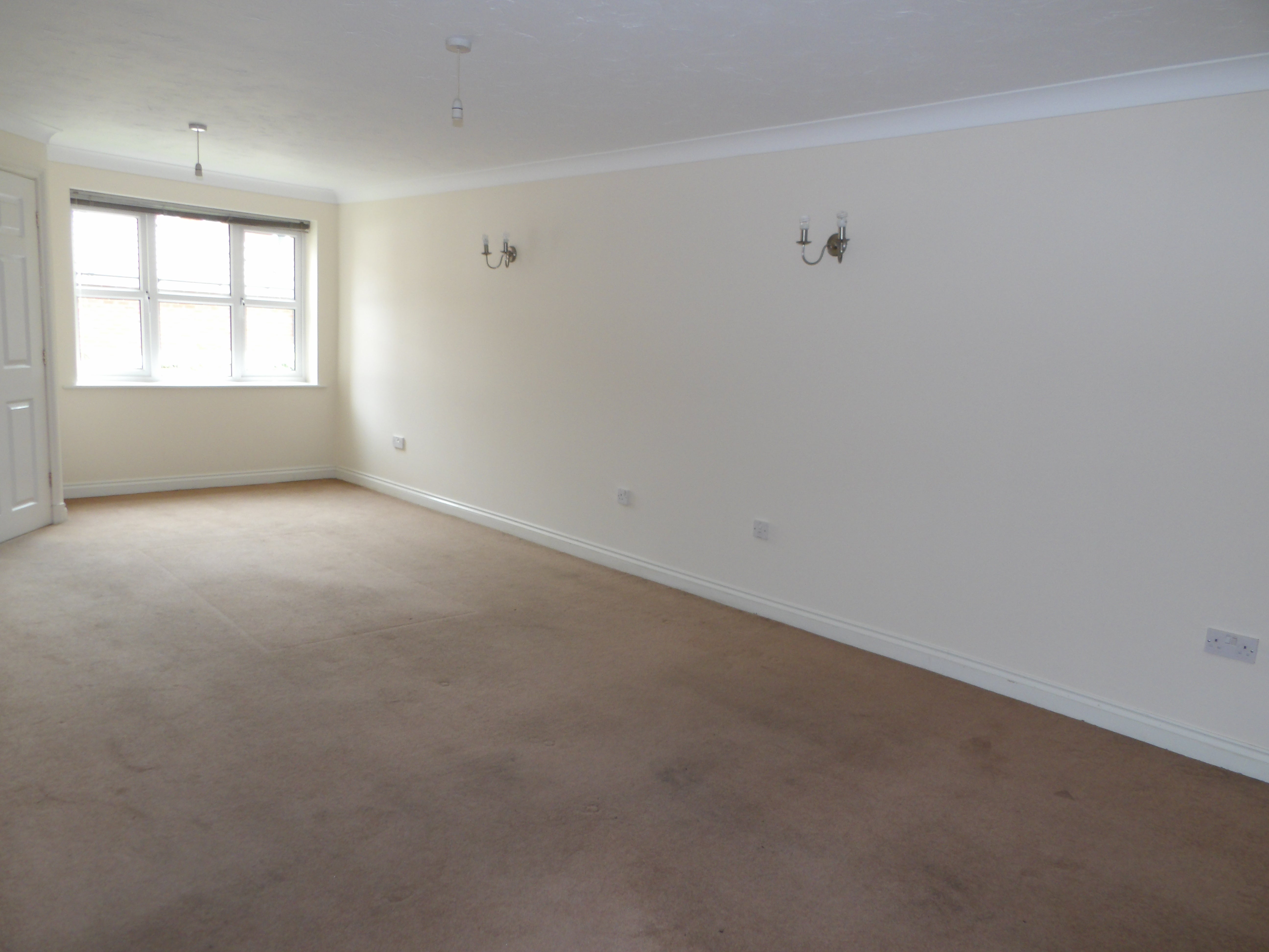 Flat Kingfisher Court in Preston