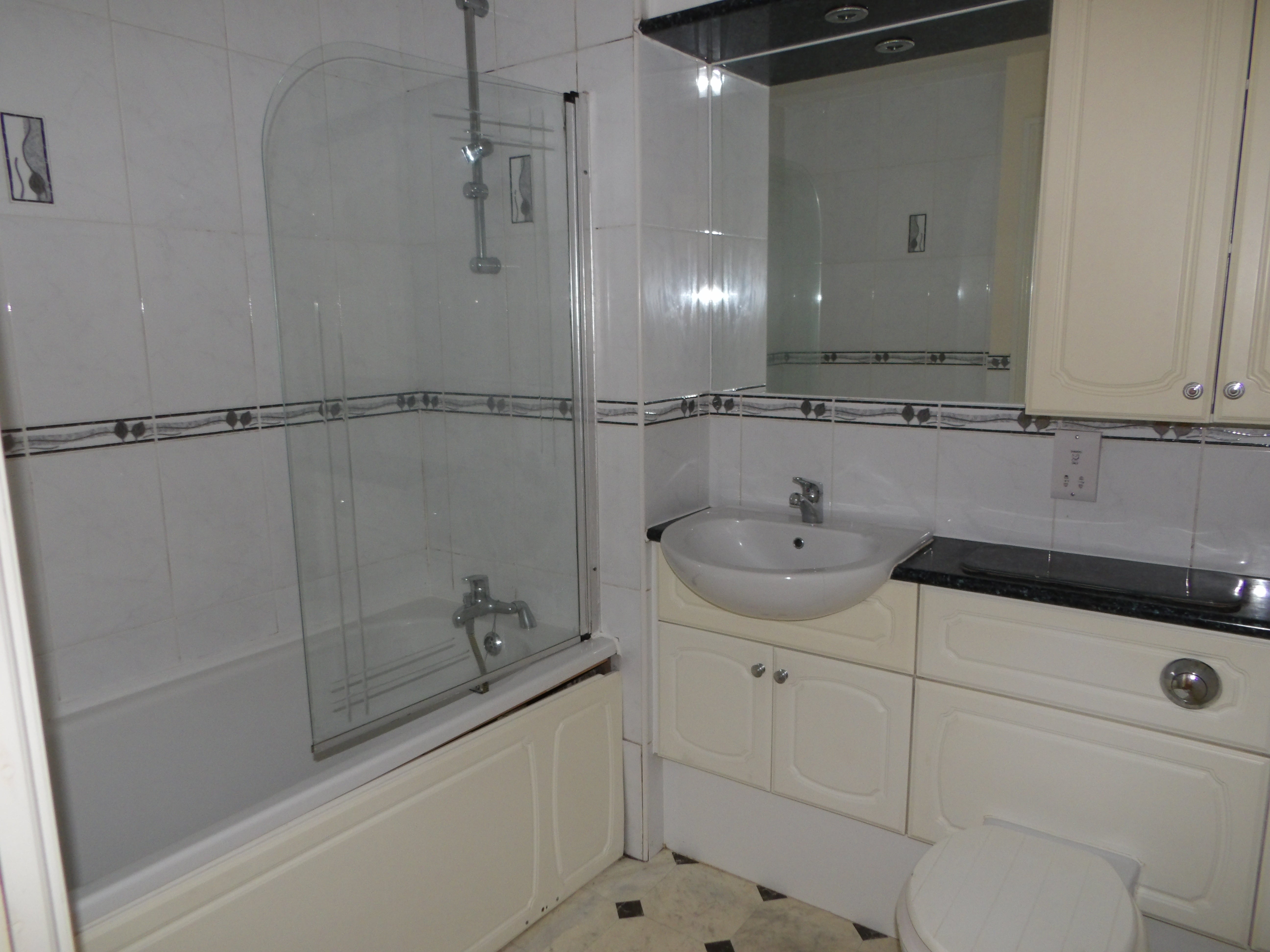 Flat Kingfisher Court in Preston