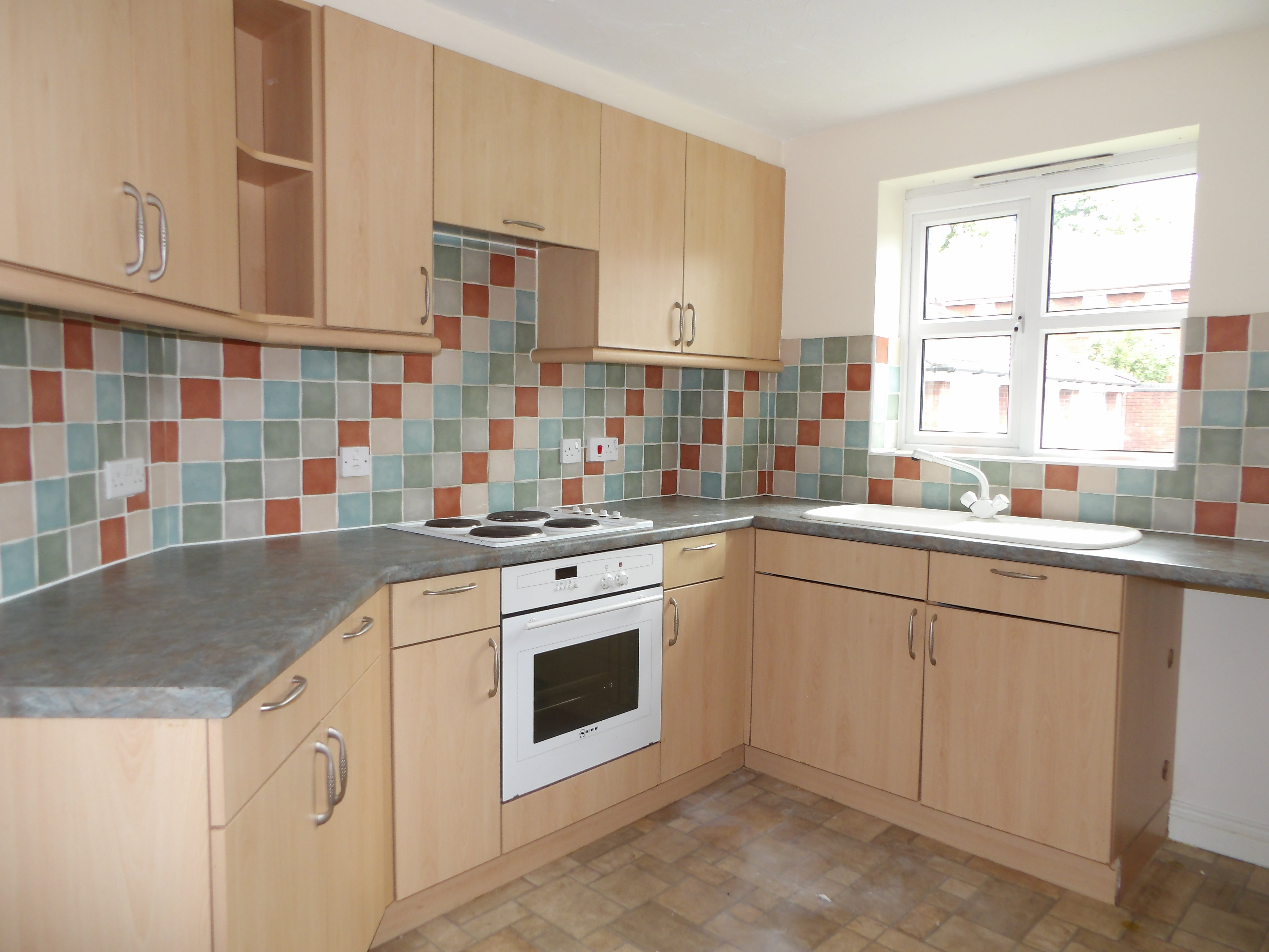 Flat Kingfisher Court in Preston