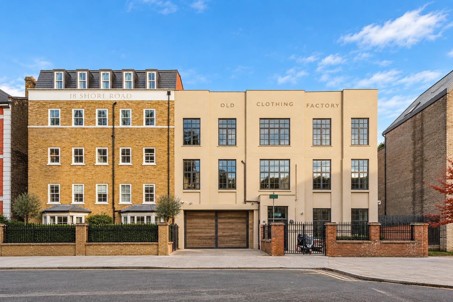 Flat Shore Road in Greater London