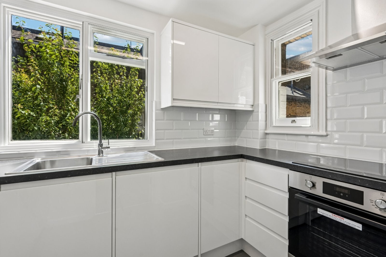 Flat Ladbroke Road in Greater London