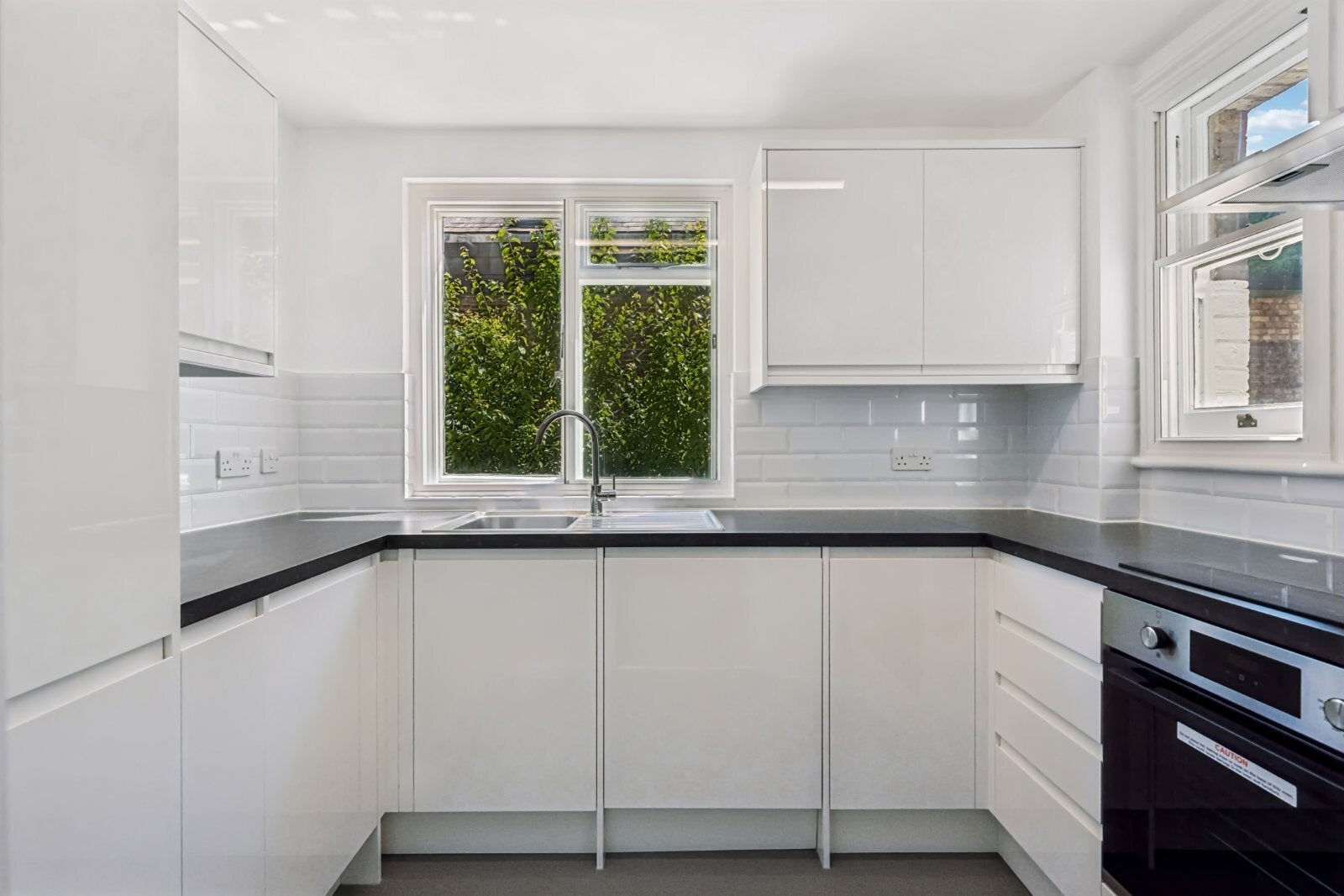 Flat Ladbroke Road in Greater London