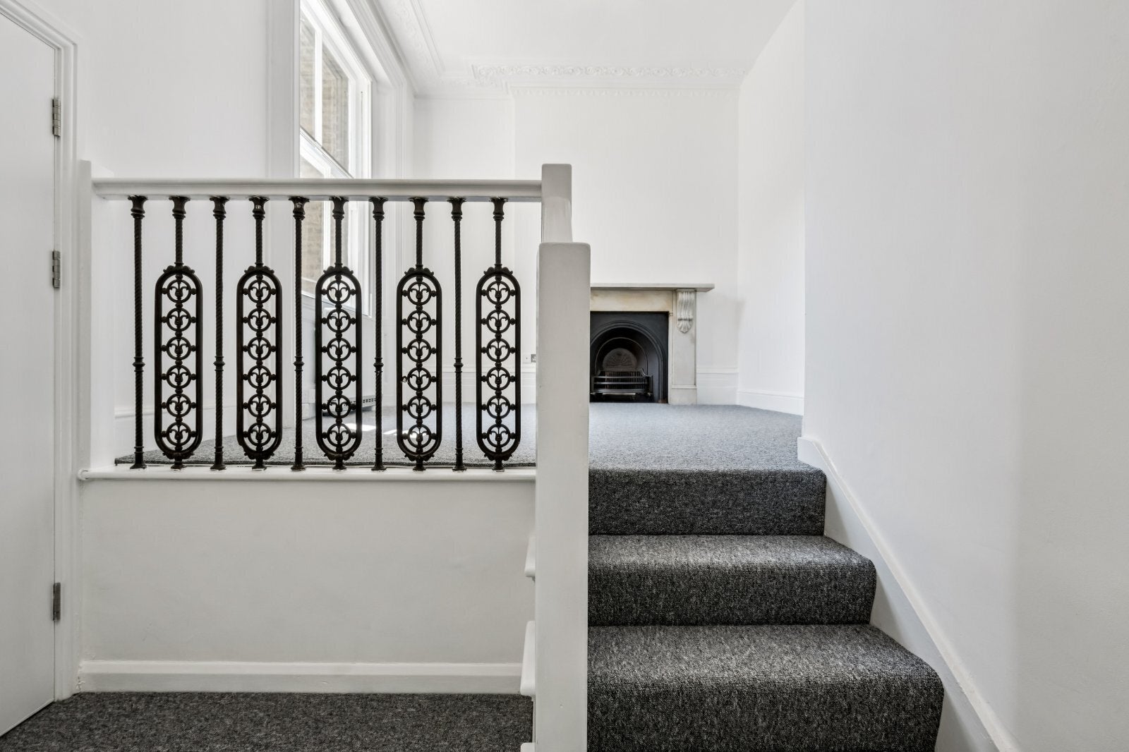 Flat Ladbroke Road in Greater London