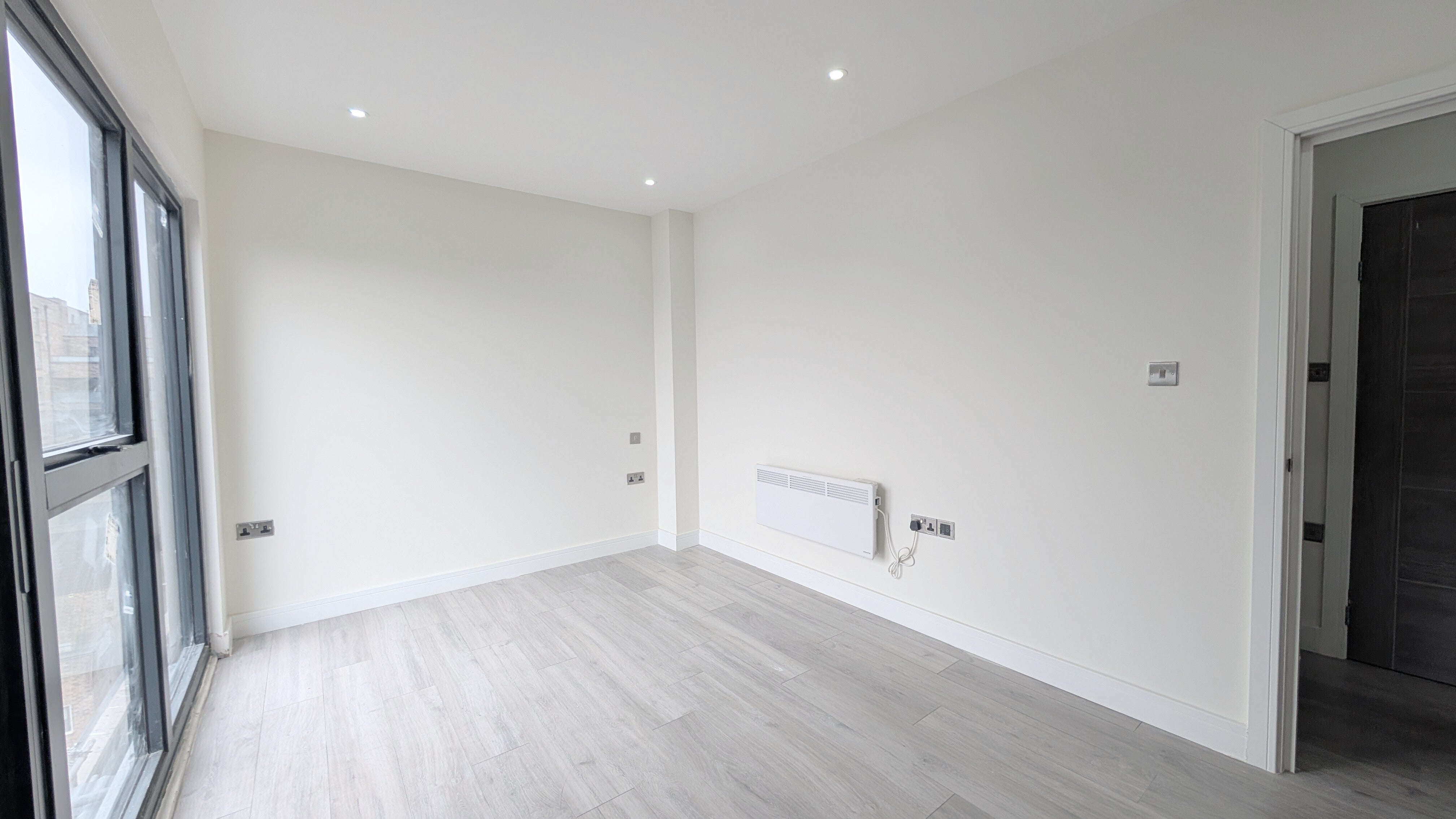 Flat Northolt Road in Greater London