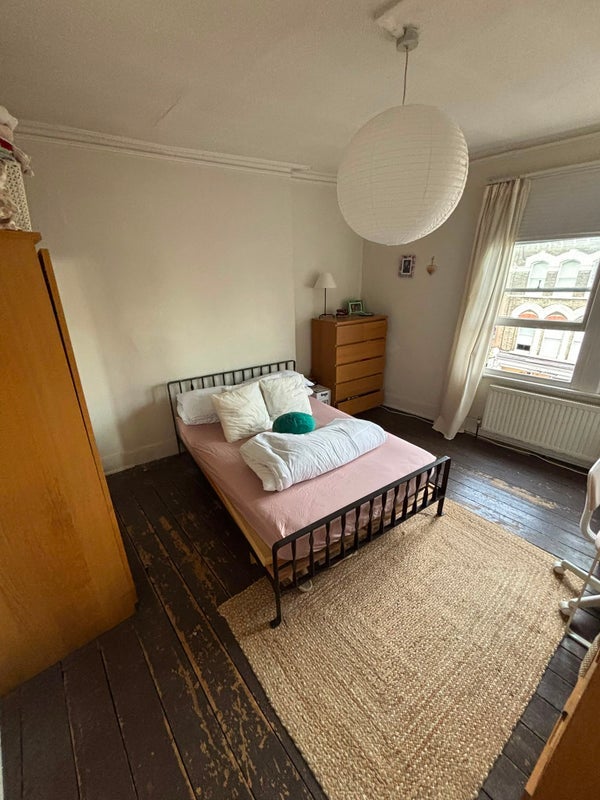 Room Fulham Road in Greater London