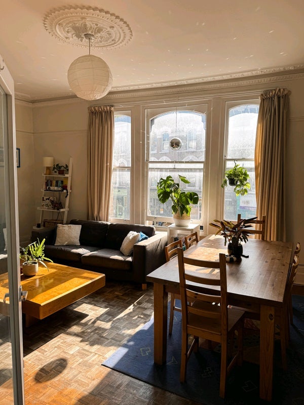 Room Fulham Road in Greater London