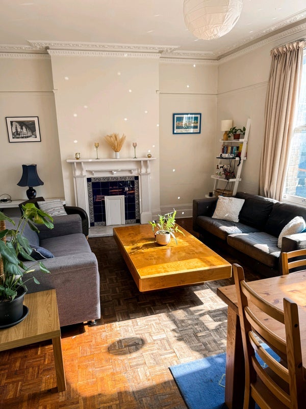 Room Fulham Road in Greater London