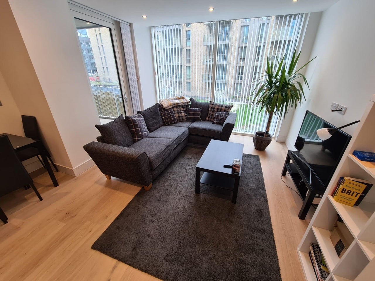 Flat Garnet Place in Greater London