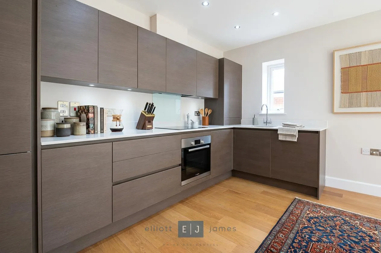Flat Cassis Court in Epping Forest