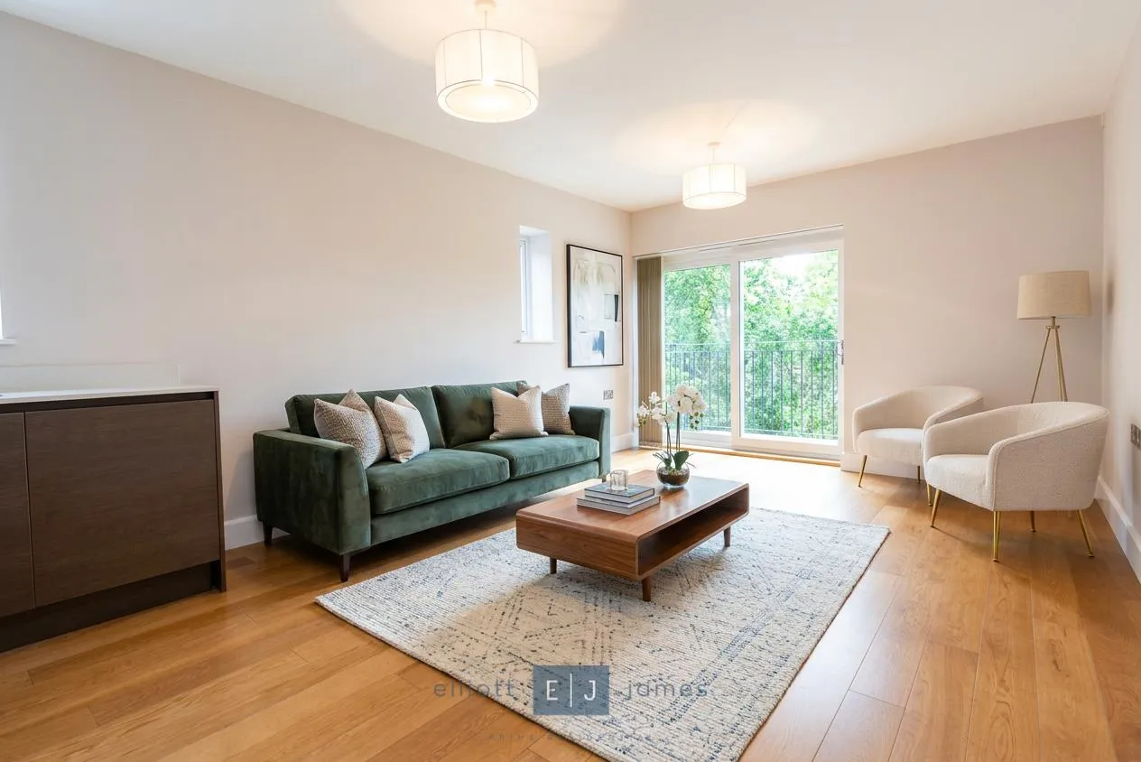 Flat Cassis Court in Epping Forest