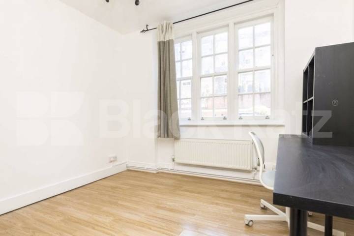 Room White Lion Street in Greater London
