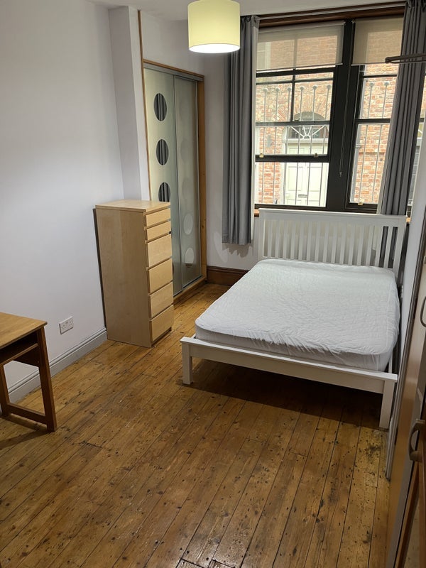 Room Turner Street in Manchester