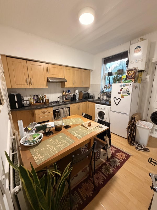 Room Ratcliffe Road in Sheffield