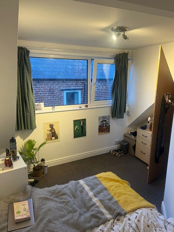 Room Ratcliffe Road in Sheffield