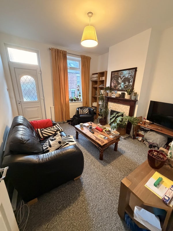 Room Ratcliffe Road in Sheffield