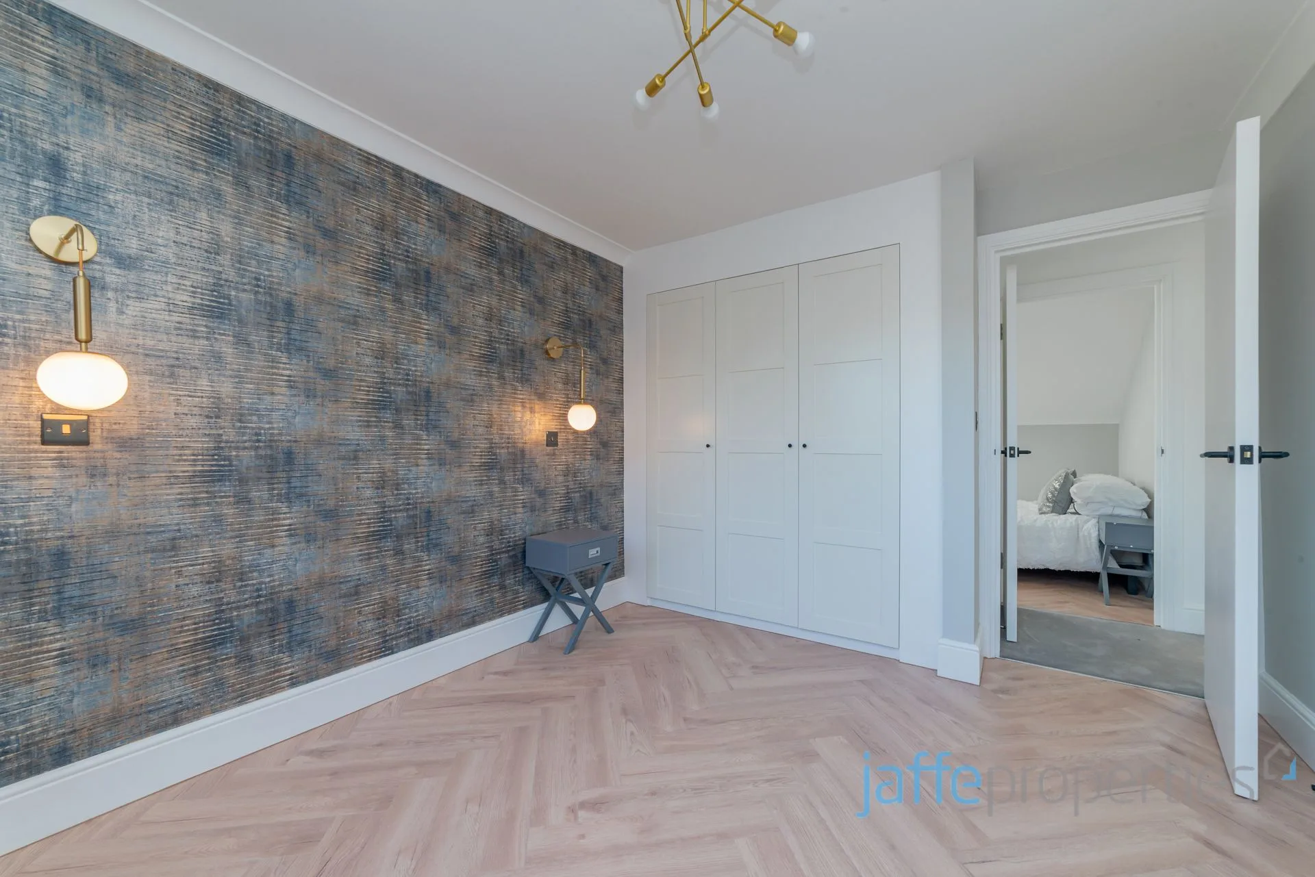 Flat Winchester Avenue in Greater London
