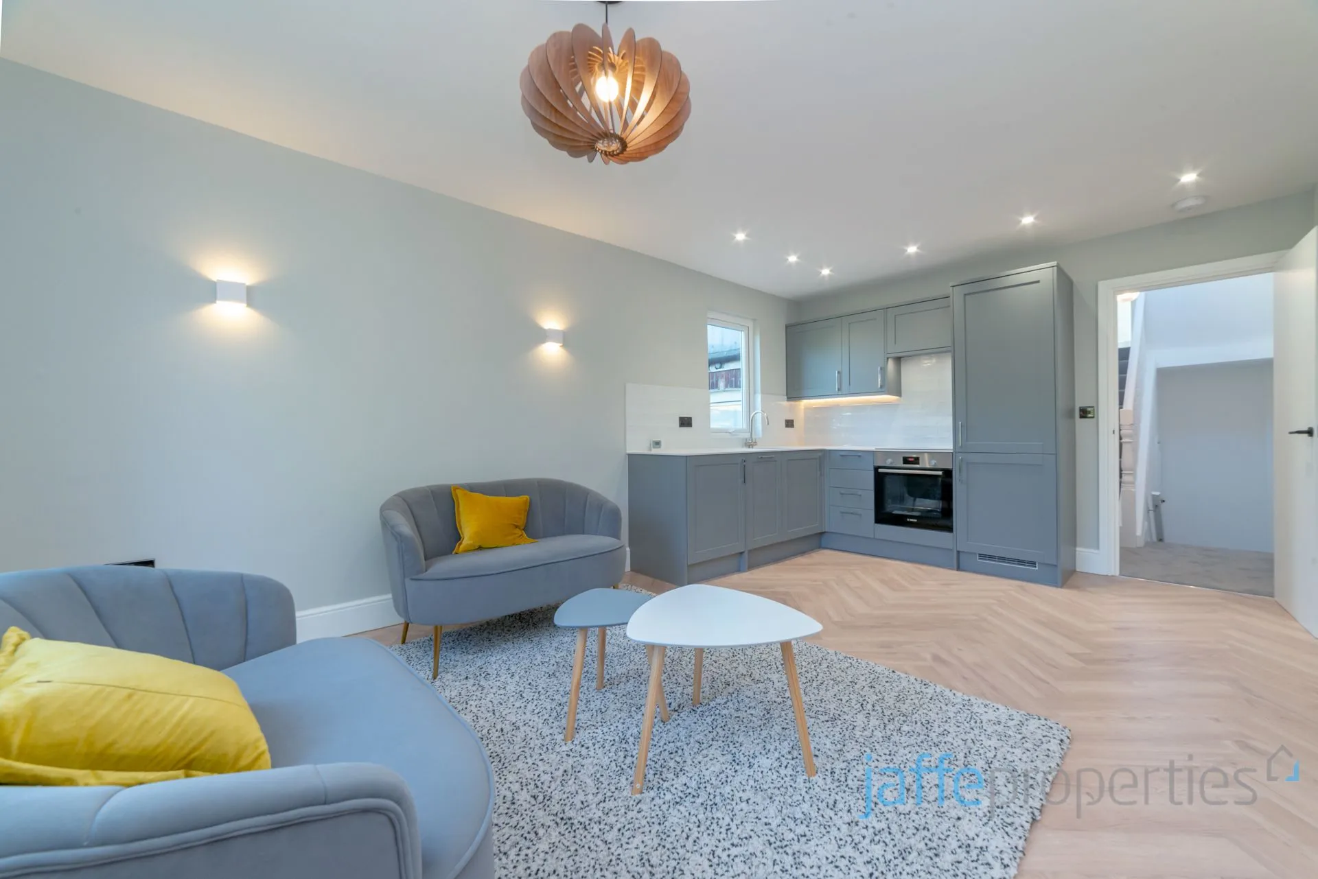 Flat Winchester Avenue in Greater London