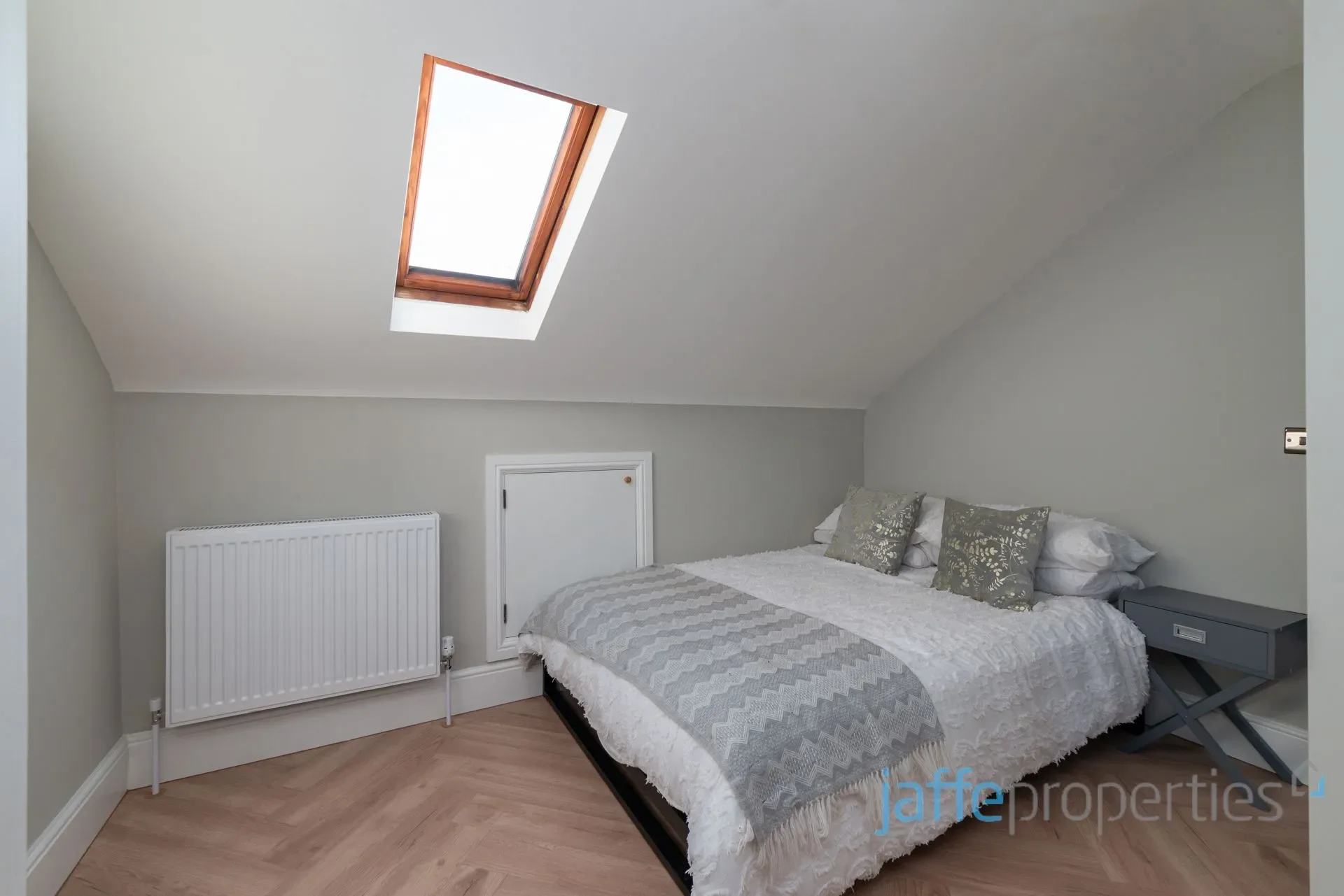 Flat Winchester Avenue in Greater London