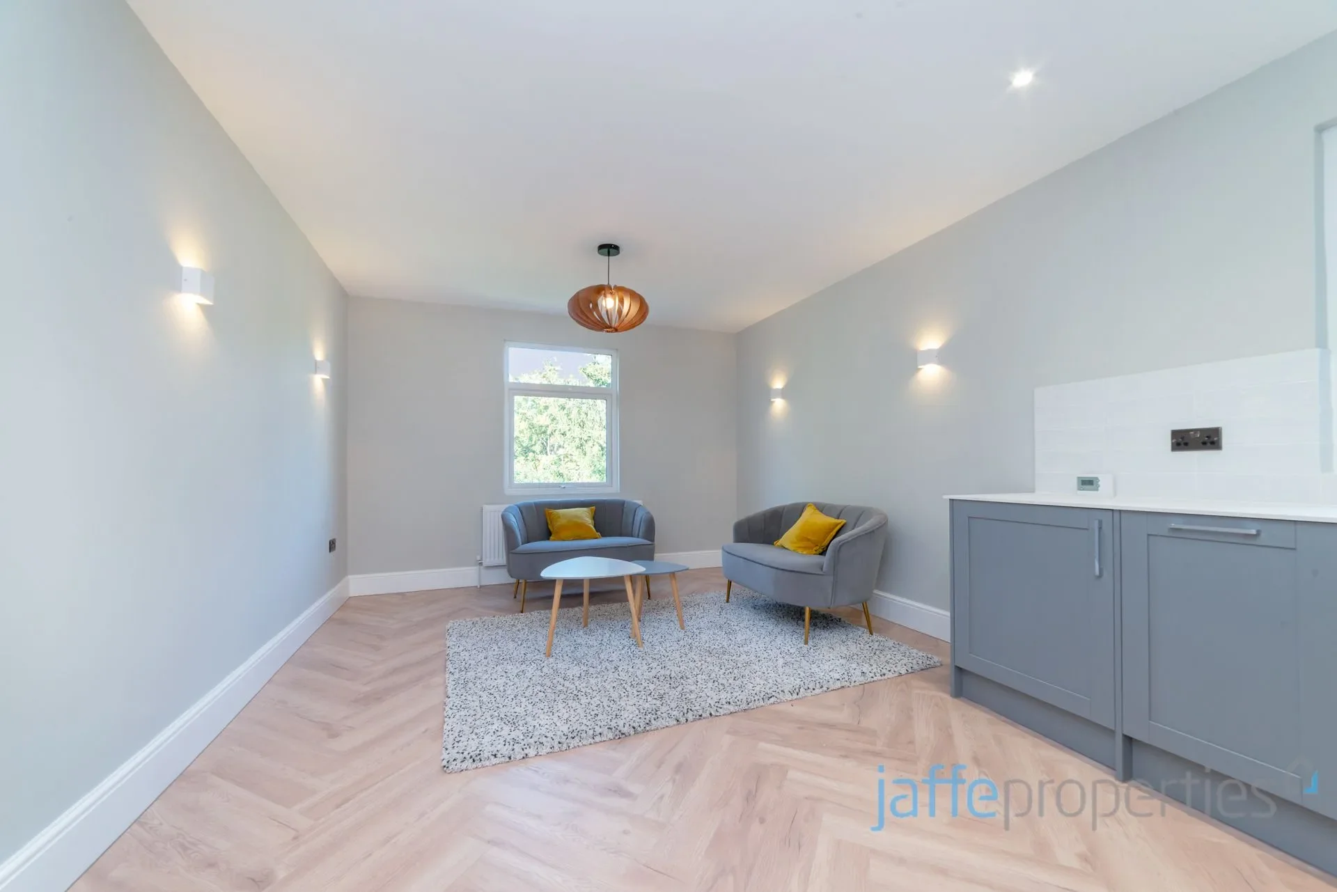 Flat Winchester Avenue in Greater London