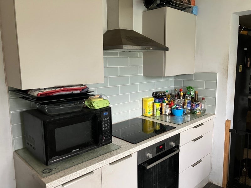 Room Le Marchant Road in Surrey Heath