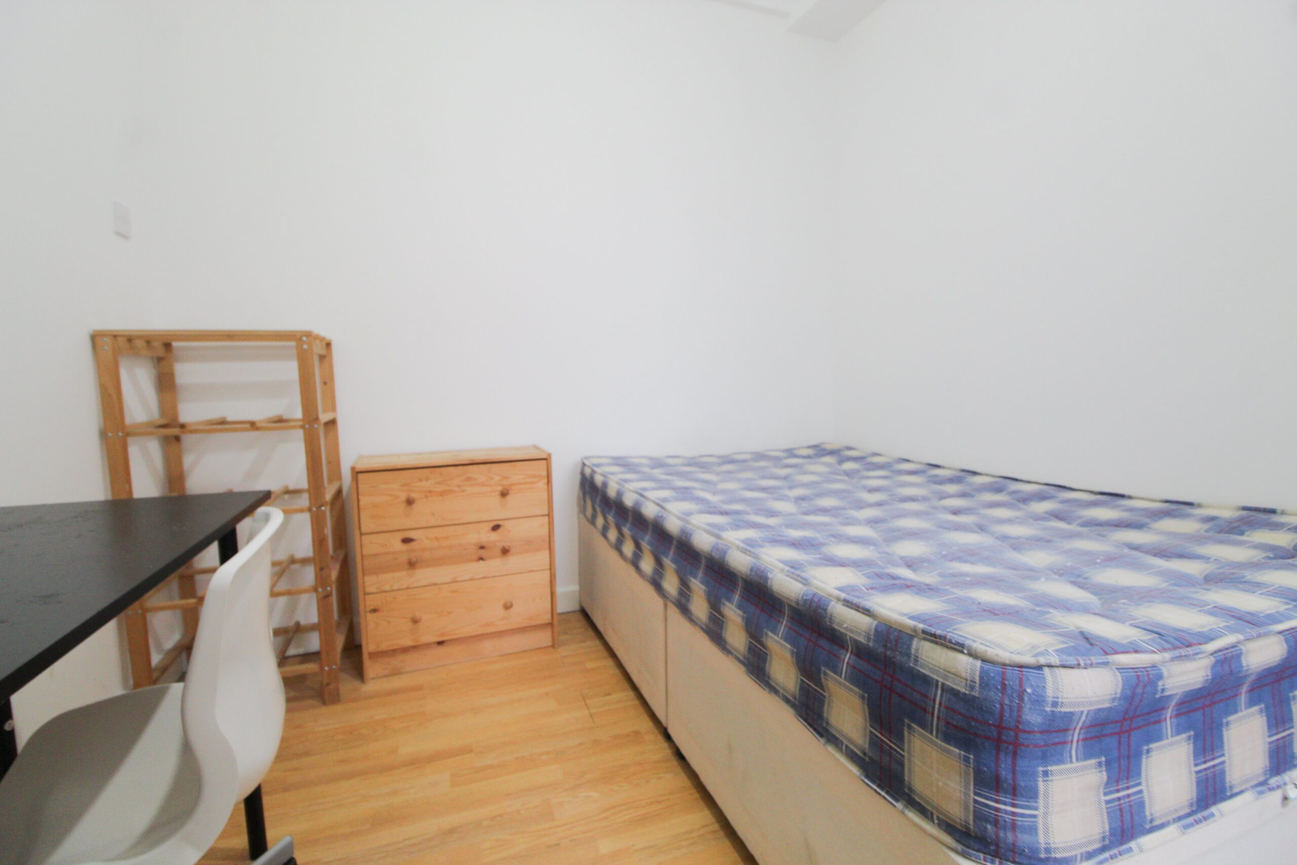 Room King Street in Pontypridd