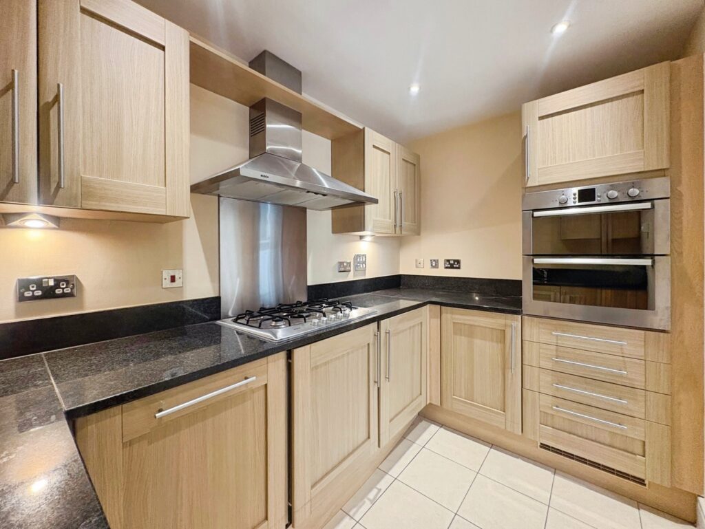 Flat Knightsbridge Road in Surrey Heath