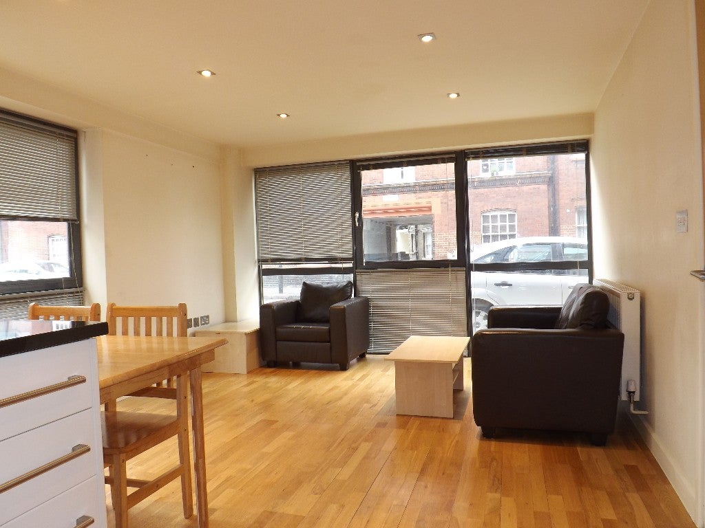 Flat Redmans Road in London