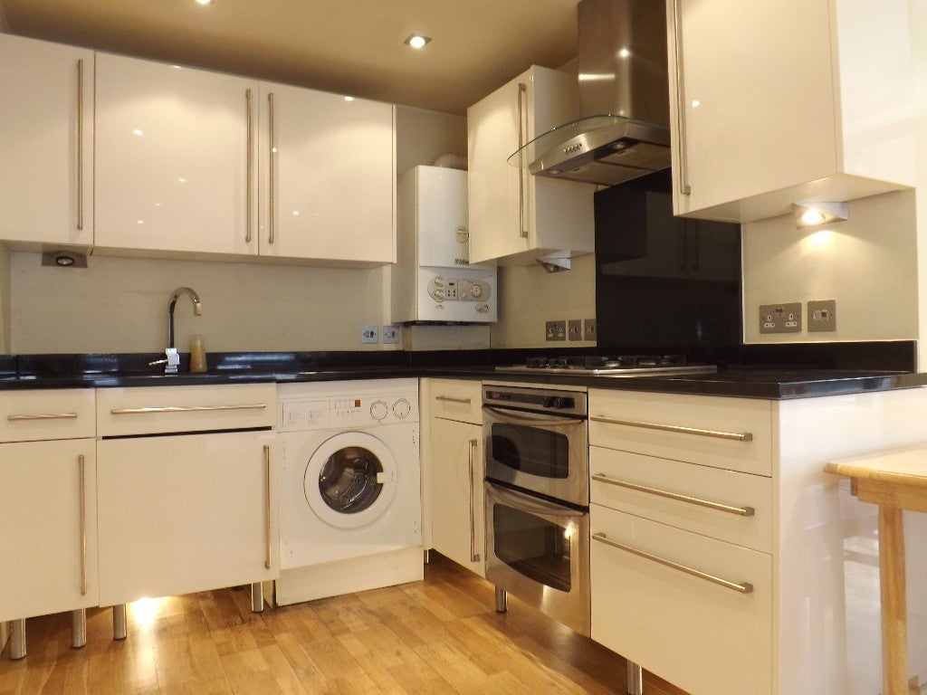 Flat Redmans Road in London