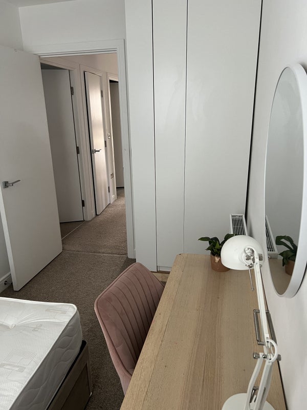 Room East Street in Greater London