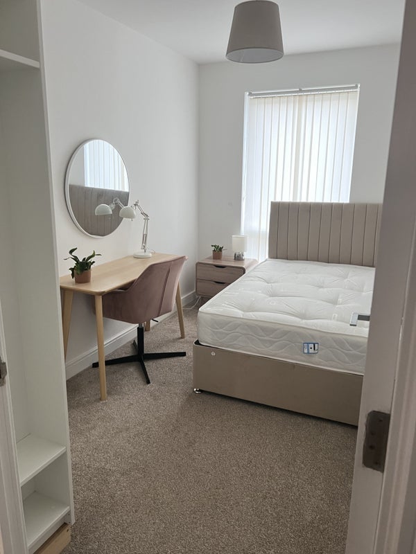 Room East Street in Greater London