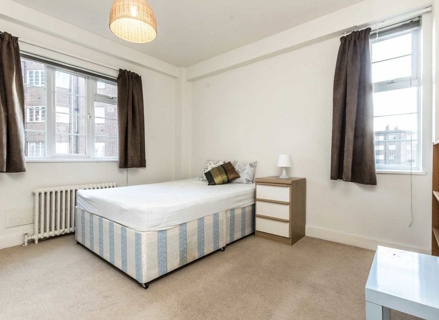 Flat Chiswick Village in Greater London