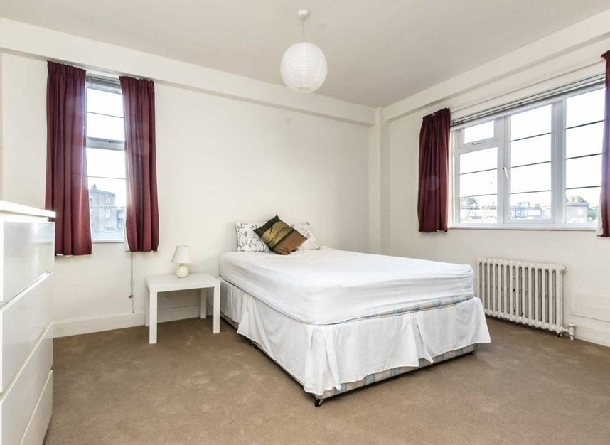 Flat Chiswick Village in Greater London