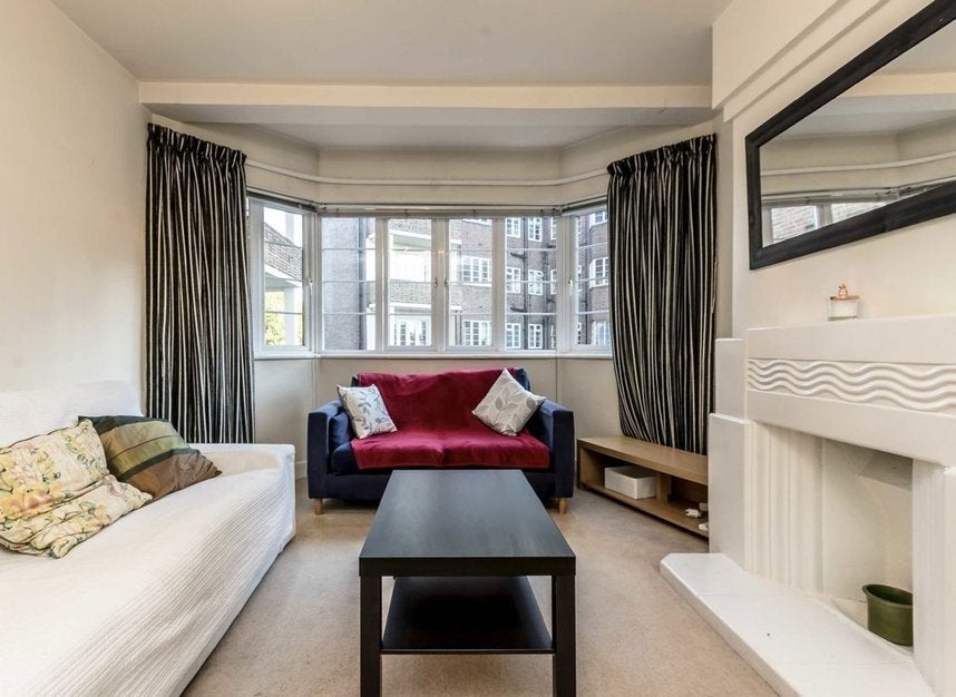 Flat Chiswick Village in Greater London