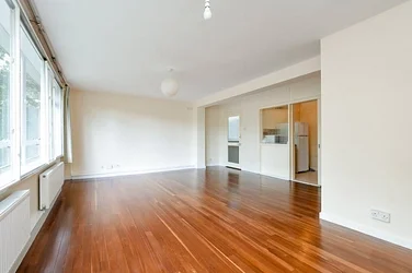 Flat Farquhar Road in Greater London