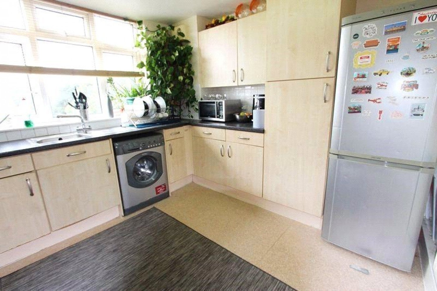 Flat Canberra Drive in Greater London