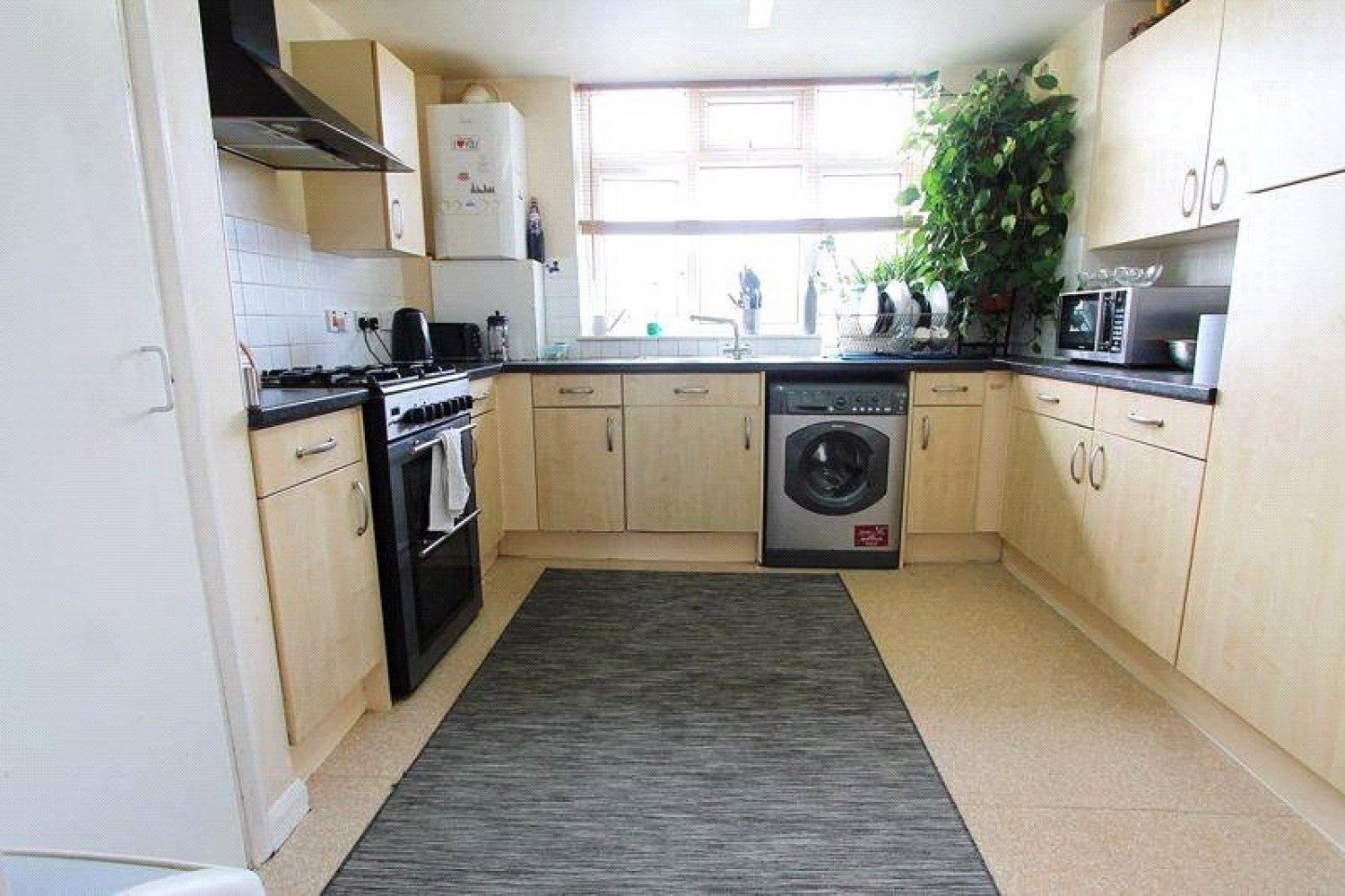Flat Canberra Drive in Greater London