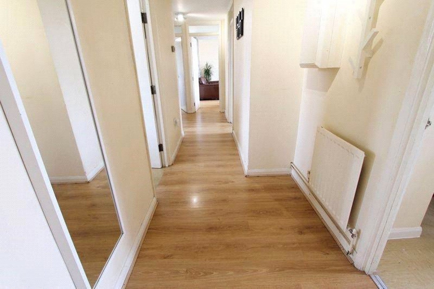 Flat Canberra Drive in Greater London