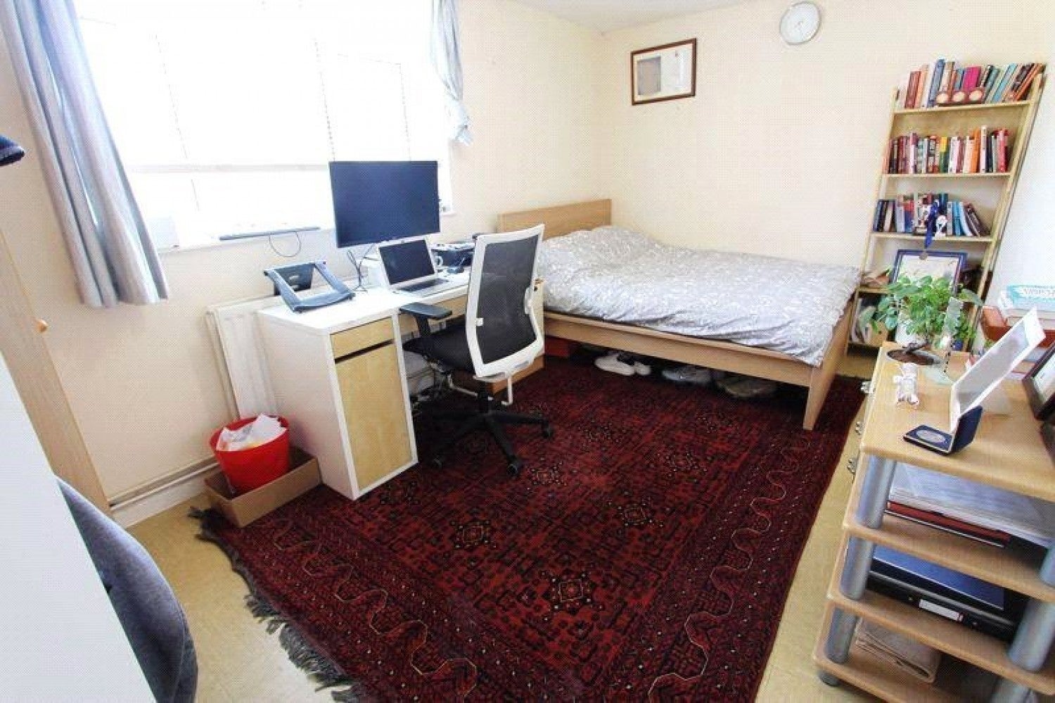 Flat Canberra Drive in Greater London