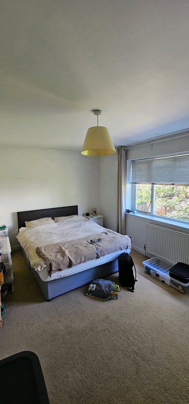 Room Elizabeth Clyde Close in Greater London