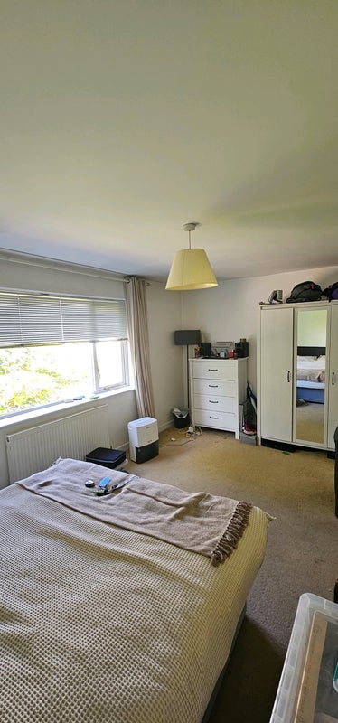 Room Elizabeth Clyde Close in Greater London