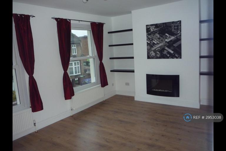 Flat Shardeloes Road in Greater London
