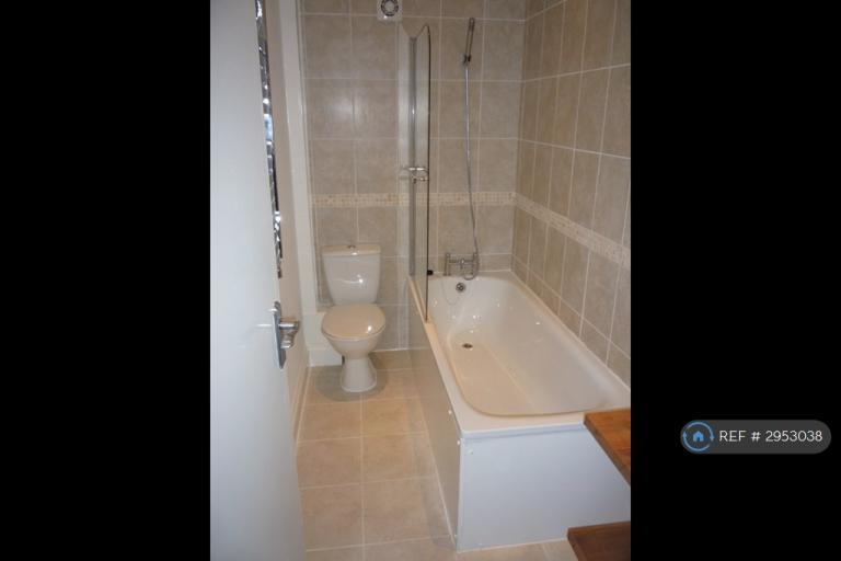 Flat Shardeloes Road in Greater London