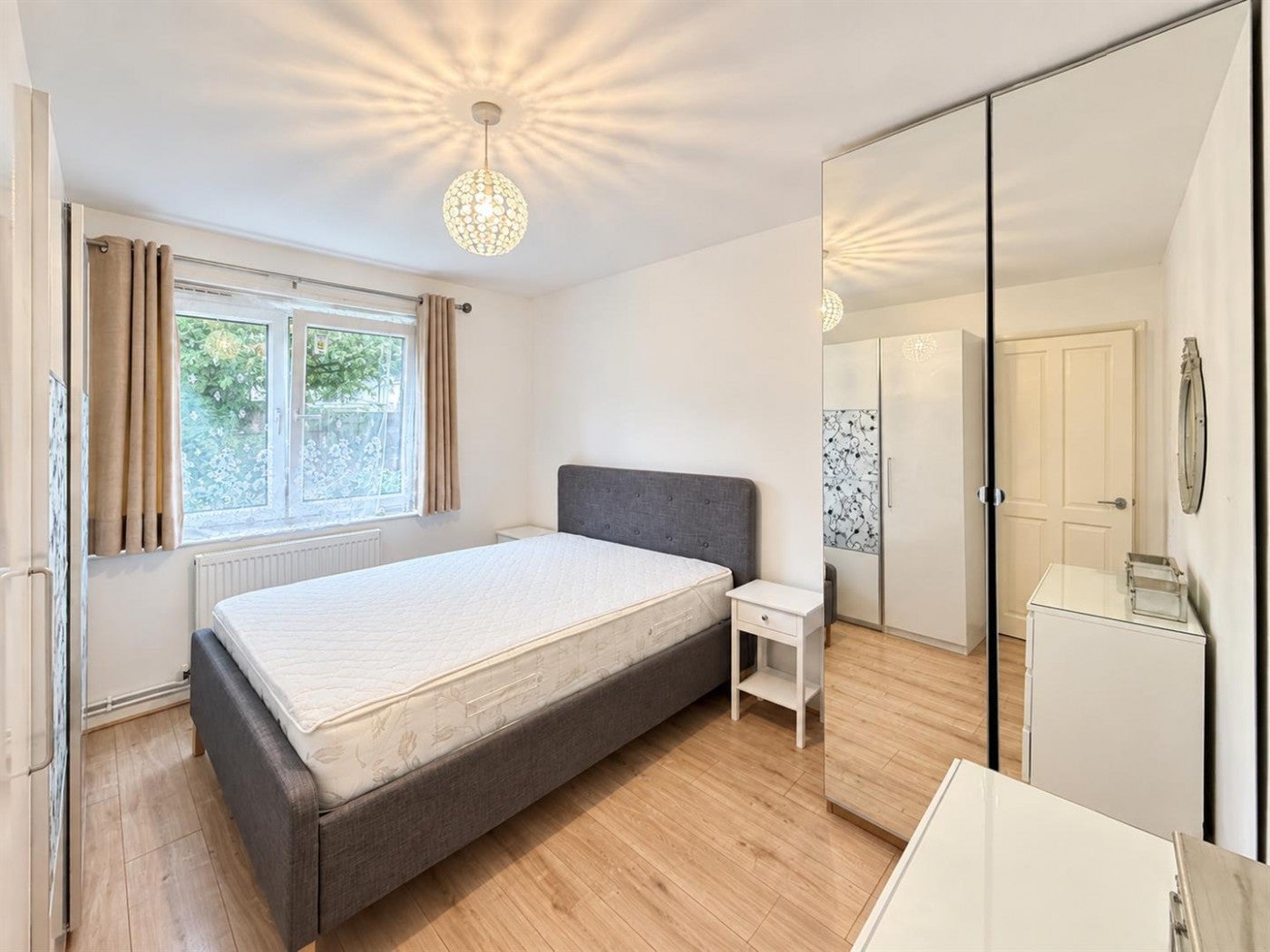 Flat Amelia Close in Greater London