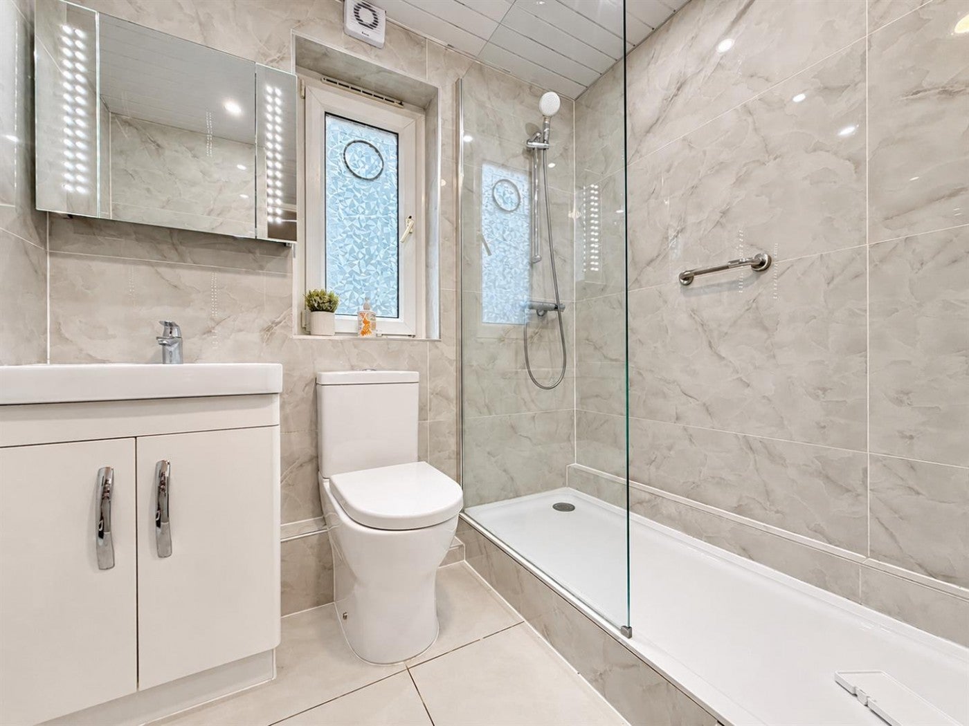Flat Amelia Close in Greater London